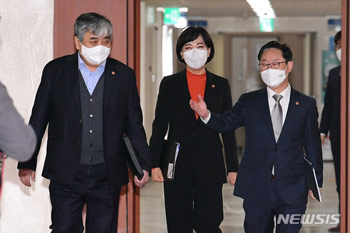 文在寅政権末の公共機関居座り人事、さらに22人判明