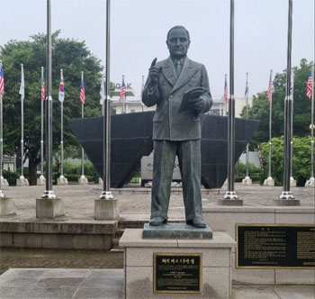 ▲京畿道坡州市の臨津閣に設置された米国のトルーマン元大統領の銅像。2022年7月23日撮影。／李河遠（イ・ハウォン）記者