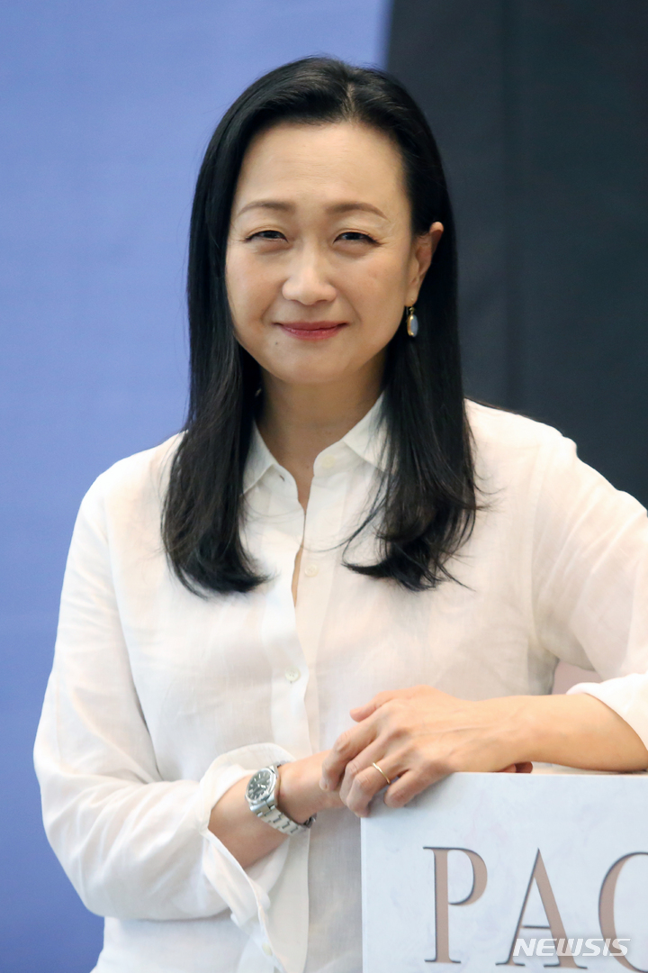 長編小説『パチンコ』作者イ・ミンジン記者懇談会