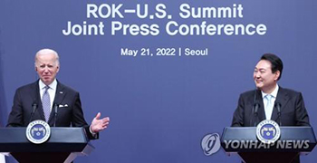 韓国人の米大統領信頼度　トランプ氏１７％からバイデン氏７０％に急上昇
