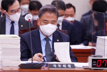 韓国外相、徴用問題に「日本も外交対話に真摯に取り組んでいる」