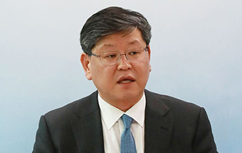 タクシー運転手暴行の李容九元法務部次官に有罪＝ソウル中央地裁