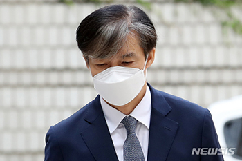 チョ・グク元法相「パパに問題送って。下から解くよ」…息子の米大学試験でも不正行為