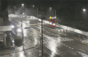 防波堤から台風11号接近を生実況中に高波、男性ユーチューバーを救助　／釜山