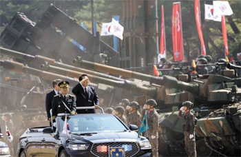 ▲査閲する尹錫悦（ユン・ソンニョル）大統領／聯合ニュース