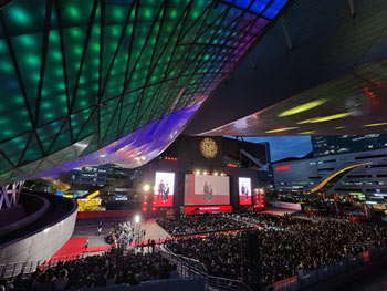 釜山国際映画祭が開幕　３年ぶりの通常開催