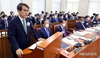 韓国選管委員長、大統領選「かご投票問題」を謝罪