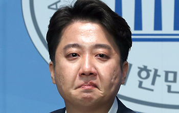 性的接待を暴露された韓国与党前代表の李俊錫氏、虚偽告訴容疑で送検