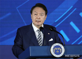 韓国大統領室の新ロゴに野党とネット「検察のロゴにそっくり」…指摘相次ぐ