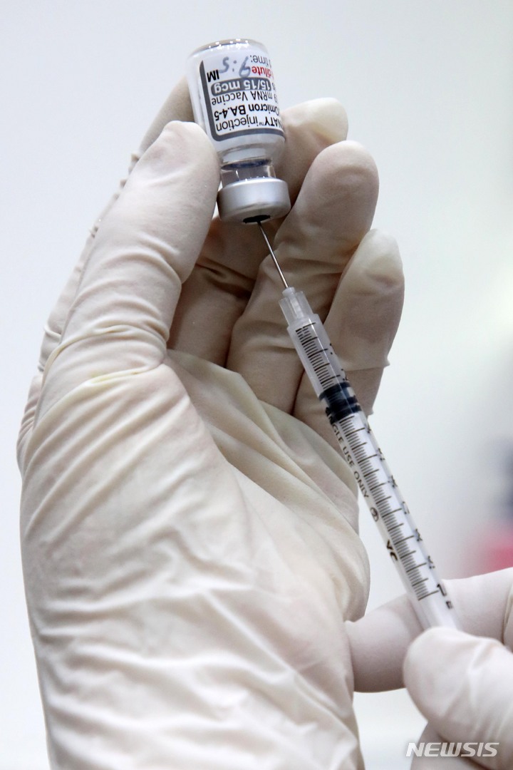 冬に向けて新型コロナ2価ワクチンの接種始まる