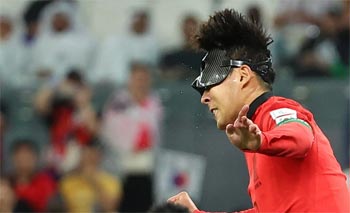 カタールW杯：落胆するソン・フンミンと自撮り、ガーナ代表スタッフに批判の声