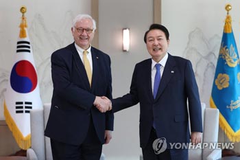 尹大統領　米ＣＳＩＳ所長と面会＝両国関係発展への役割に期待