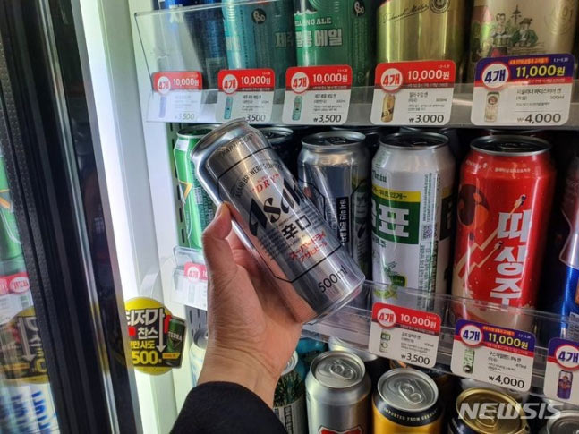勢い失う韓国「ノージャパン」、日本ビール輸入倍増・ユニクロ新店舗続々