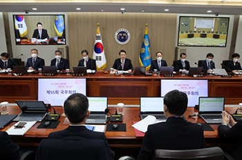 尹大統領「ポピュリズム政策で健保財政破たん」…文在寅ケア廃棄を明言