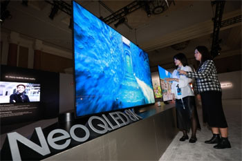 ▲98インチのネオQLEDテレビ／4日、聯合ニュース