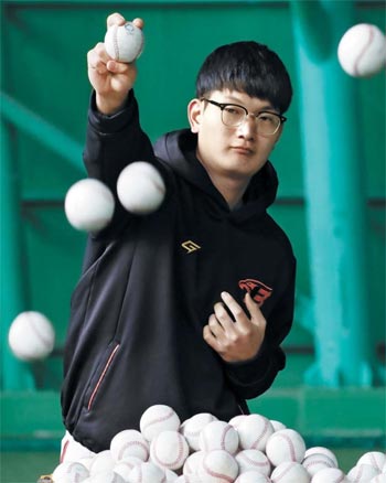 韓国球界期待の19歳156キロ右腕「夢は第2の具台晟」