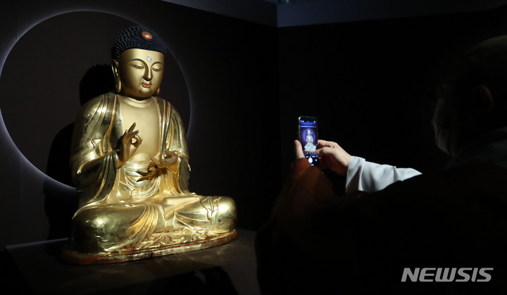仏教中央博物館企画展「満月の光　浄土の光」開幕