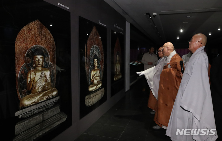仏教中央博物館企画展「満月の光　浄土の光」開幕