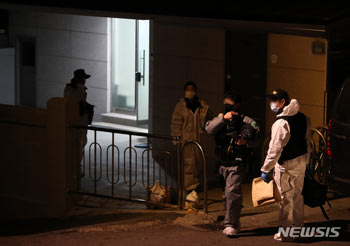 中学生が凶器で伯母殺害…慌ただしく出入りする警察関係者たち　／ソウル