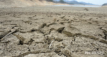 初めてダムの「死水」までくみ上げ…韓国南部の干ばつ、最後のとりでも崩壊か