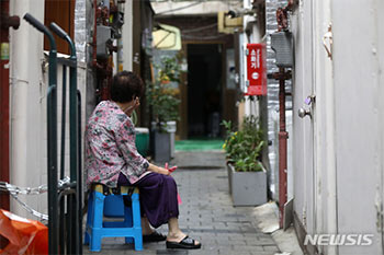 韓国、単身世帯の半数は「貧困状態」…独居老人は72％が貧困層