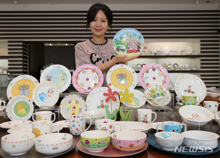 韓国陶磁器、子ども用食器セットPR