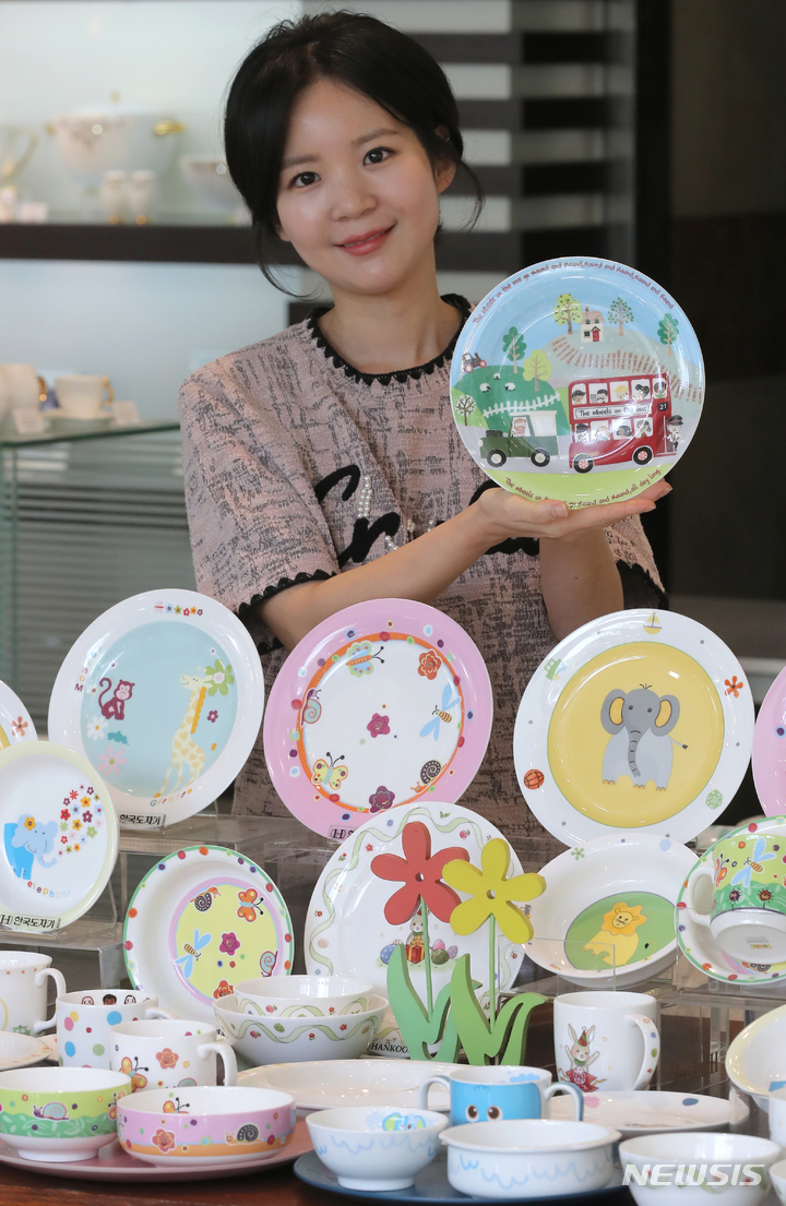 韓国陶磁器、子ども用食器セットPR