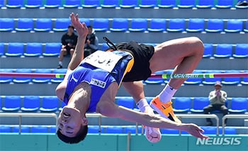 男子走り高跳び：ウ・サンヒョクが優勝、韓国人初＝セイコーゴールデングランプリ