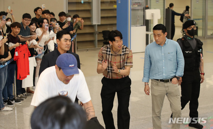 シーズンを終えて帰国したソン・フンミン-Chosun online 朝鮮日報