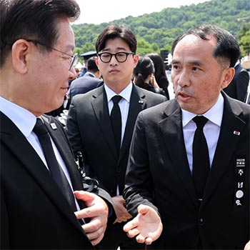 「撃沈は北朝鮮の蛮行ですよね？」　共に民主・李在明代表、哨戒艦天安元艦長の問いかけに無言