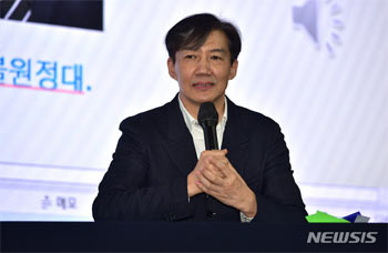 文前大統領を訪ねて酒を酌み交わしたチョ・グク元法相…韓国政界「事実上の総選挙出馬表明」