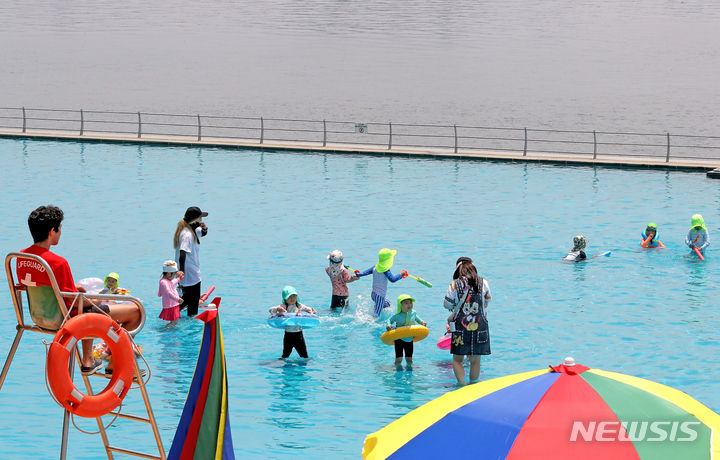 漢江プール・水遊び場がオープン