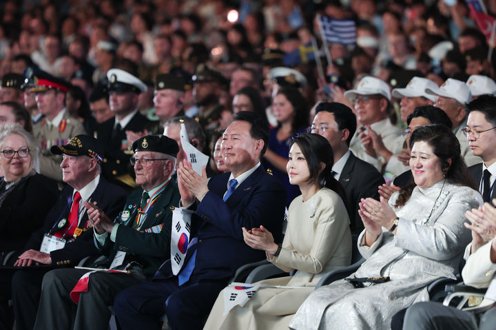 尹大統領夫妻「国連軍参戦の日・休戦協定70周年」記念式典に出席 ／釜山Chosun online 朝鮮日報