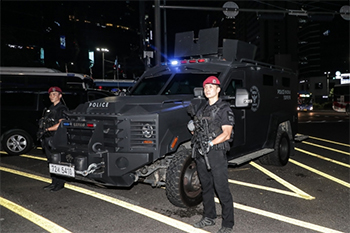 ▲無差別殺人と殺害予告相次ぐ韓国、各地に装甲車と警察の特殊部隊を配置