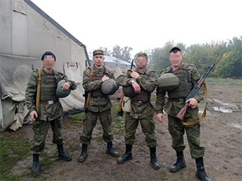 ▲イゴール・ソホノフが仲間の兵士らと撮影した写真／SNS