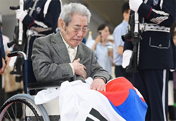 「最後の在日独立功労者」100歳のオ・ソンギュさん、韓国に帰国