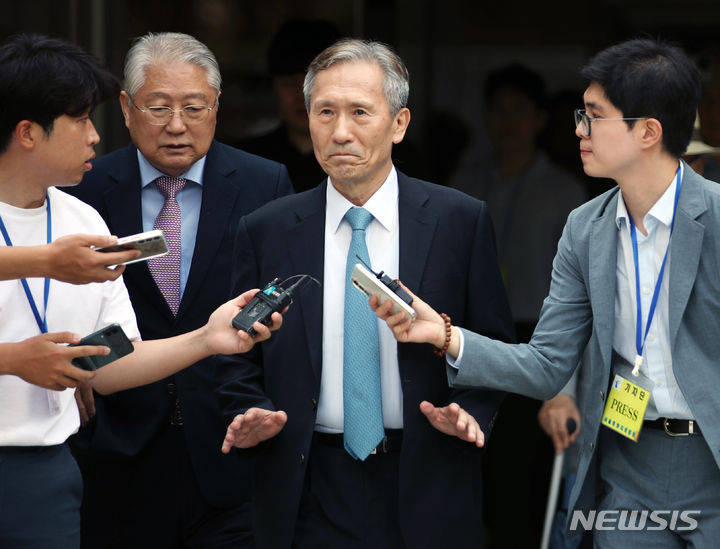金寛鎮元国防相、差し戻し審で懲役2年の実刑判決…「コメント操作」指示でChosun online 朝鮮日報