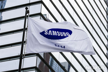 日本製品に変わり…バチカンの広場にサムスンの超大型ビジョンが登場