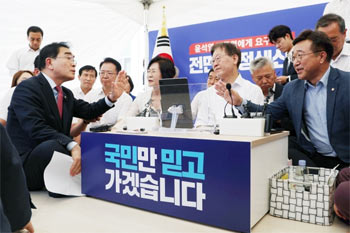 脱北の元駐英公使・太永浩議員、断食8日目の李在明代表を抗議訪問で修羅場に…共に民主議員「北朝鮮のごみ」発言