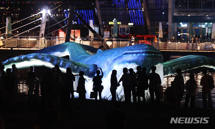 ソウルの夜空を彩るドローン