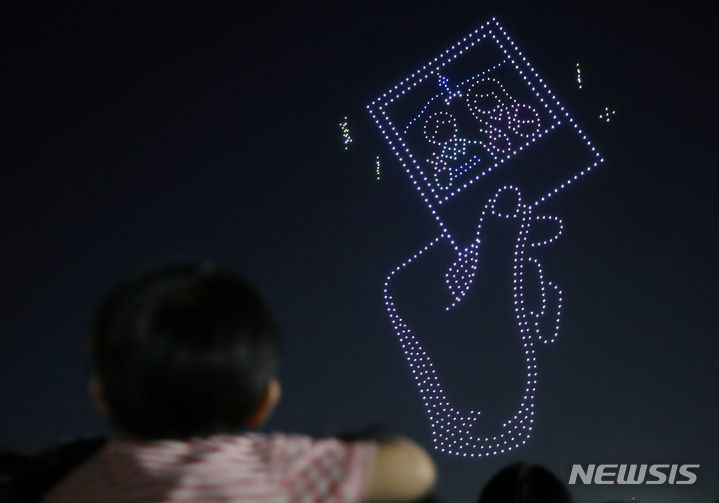 ソウルの夜空を彩るドローン