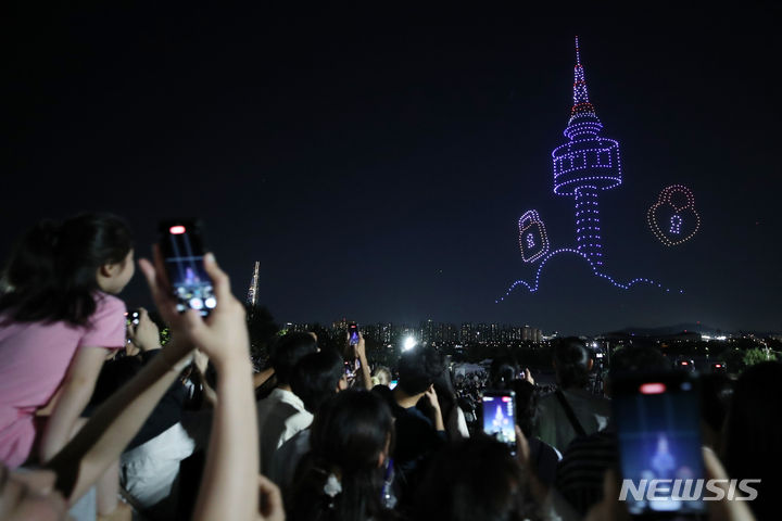 ソウルの夜空を彩るドローン