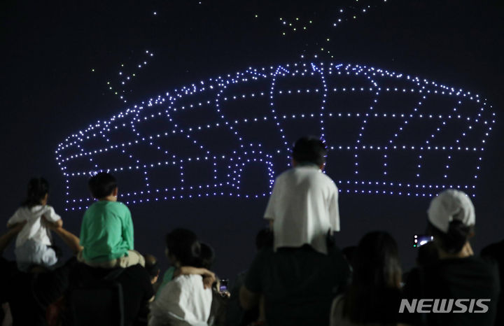 ソウルの夜空を彩るドローン