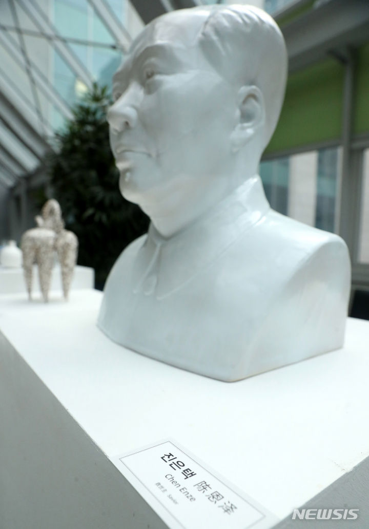 国会に展示されていた毛沢東の胸像撤去