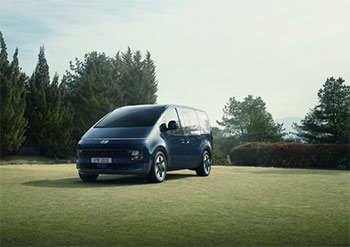 金正恩総書記の警護車両に見慣れたロゴ…現代自動車の新型高級ミニバン「スターリア」だった