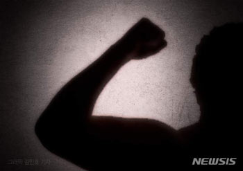 60代旭日旗男の頭をれんがで殴った40代脱北者の男、裁判員裁判で懲役3年＝議政府地裁