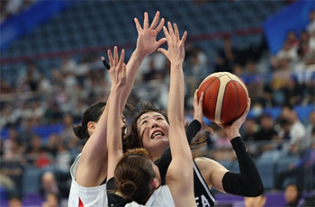 ▲中国浙江省杭州のオリンピック・スポーツ・センターで行われたアジア大会女子バスケットボール準決勝で韓国は日本と対戦した。／聯合ニュース