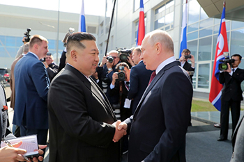 ▲北朝鮮の金正恩（キム・ジョンウン）国務委員長は先月13日にロシア・アムール州のボストチヌイ宇宙基地を訪問し、プーチン大統領と会談した。／ニュース1