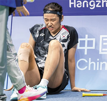 バドミントン女子単決勝で右膝から「プツッ」と音が…金メダルの安洗塋、腱が一部断裂していた　杭州アジア大会