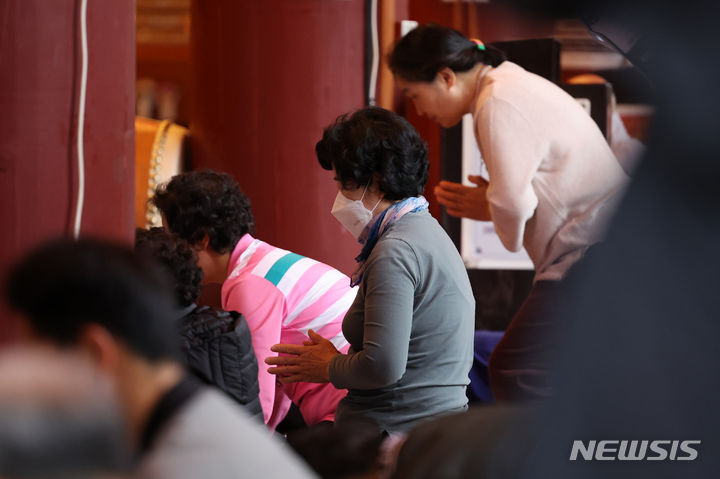 大学修学能力試験まであと11日…受験生の合格祈る人々 ／ソウルChosun online 朝鮮日報